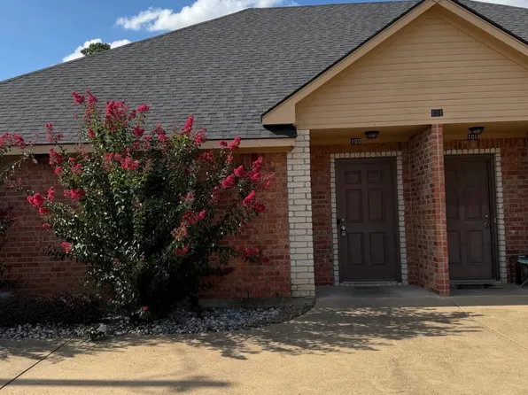 121 Helane Ln, Longview, TX 75604