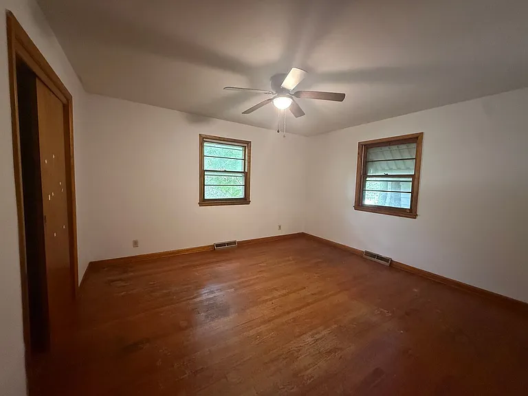 529 W Normal St — Photo 9