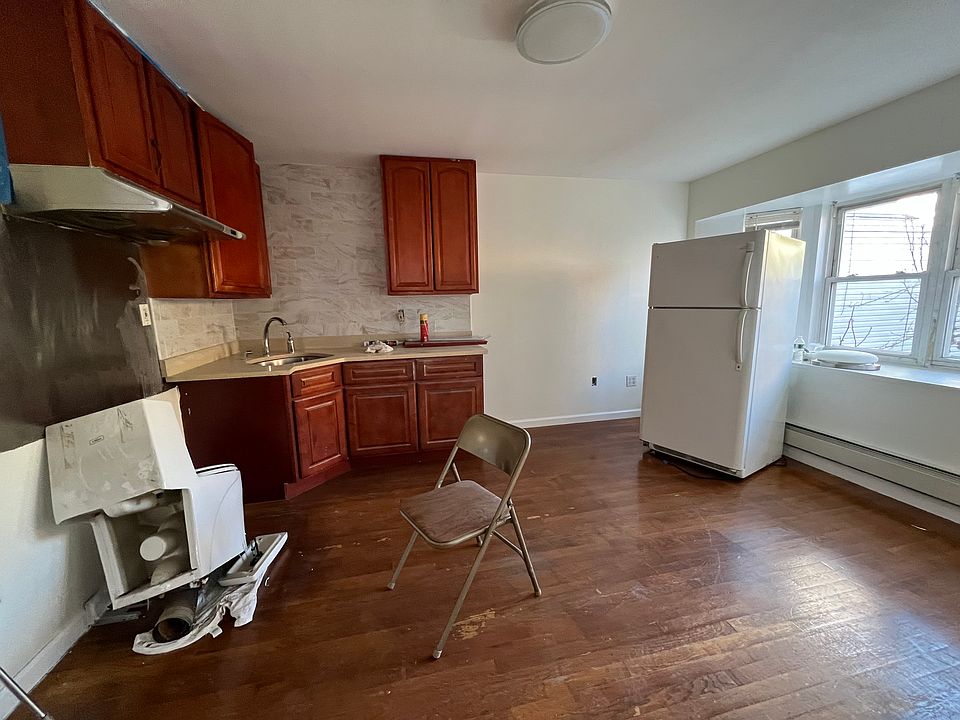 2nd image of 87-23 118th St #1RR
