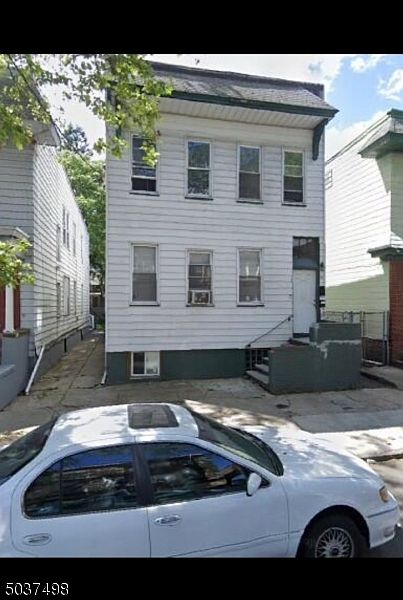 1st image of 141 Bedford St