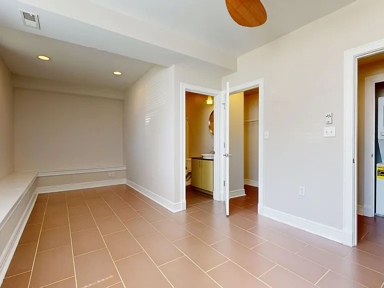 Melrose Apartments — Photo 22