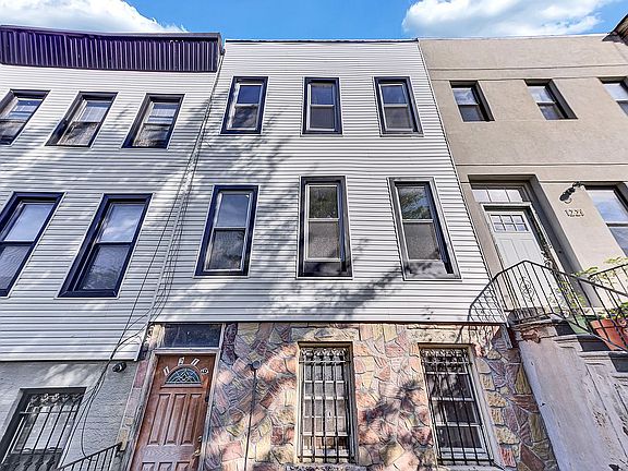 2nd image of 1219 Decatur St