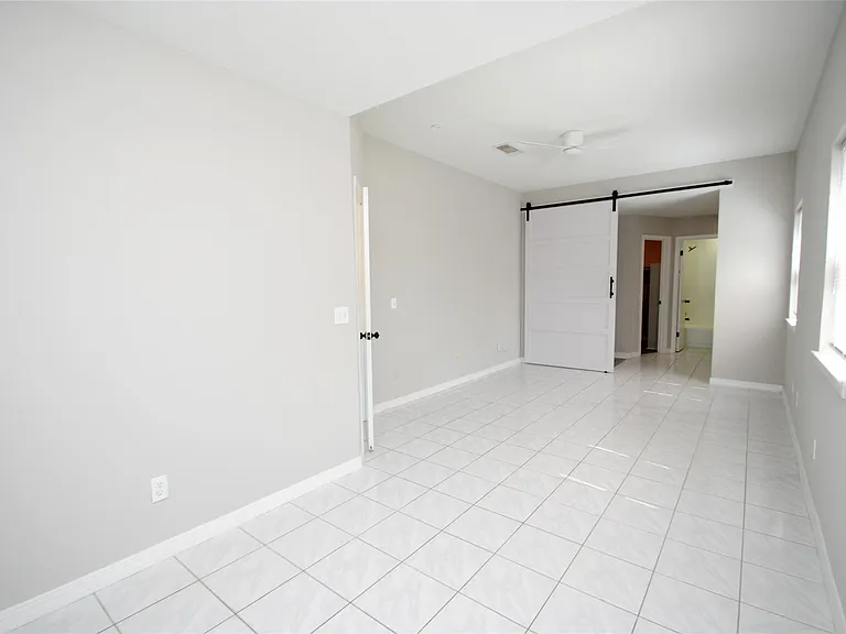 22831 John Rolfe Ln S — Photo 18