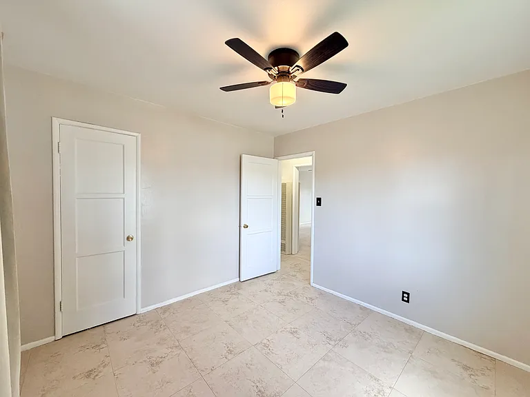 313 N Beverly Ct #313 — Photo 7