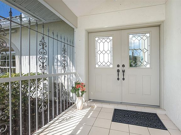 5th image of 368 Eden Dr