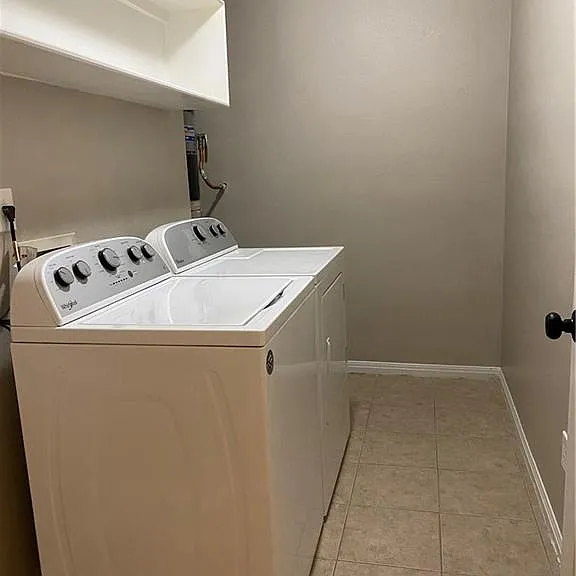 1610 Rock Hollow Loop — Photo 3