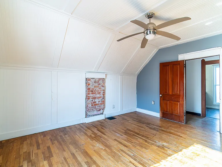 1104 Guilford St — Photo 9