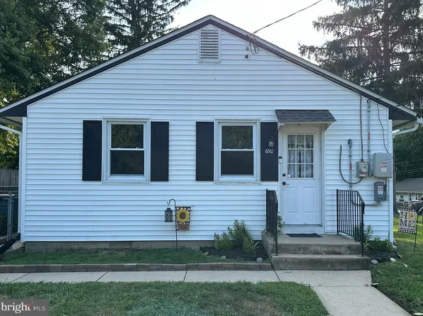 690 N New St, Clayton, NJ 08312