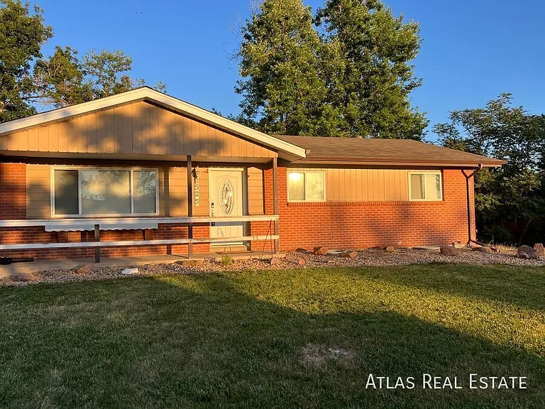 525 Kendall Ct — Photo 1