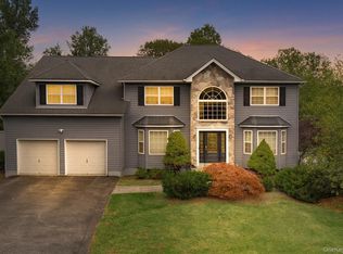 1010 Pine View, New Windsor, NY 12553