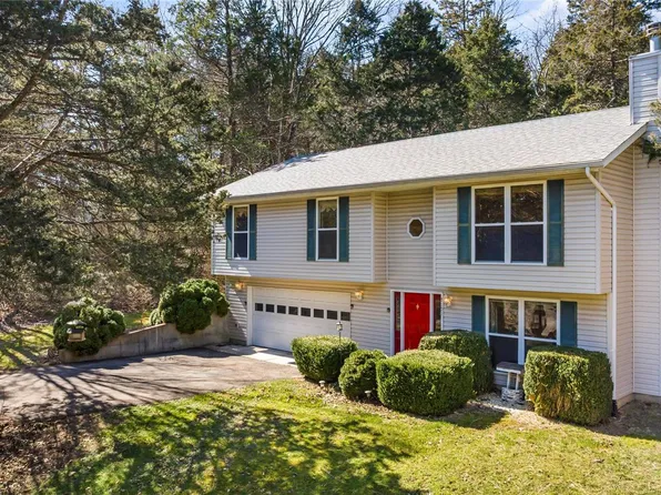 7101 Carriage Hills Ln, Cedar Hill, MO 63016