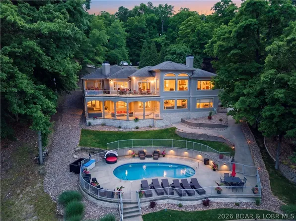 1453 Grand View Dr, Sunrise Beach, MO 65079