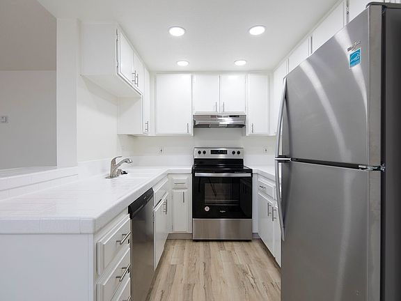 3rd image of 4742-50 35th St #7
