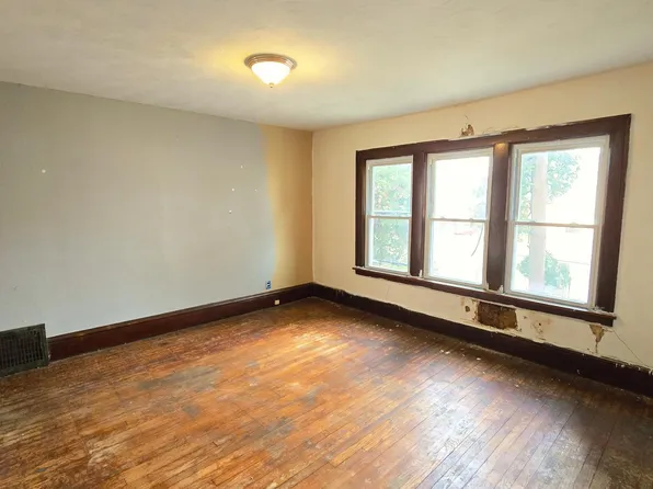 1444 Edgerton St, Saint Paul, MN 55130