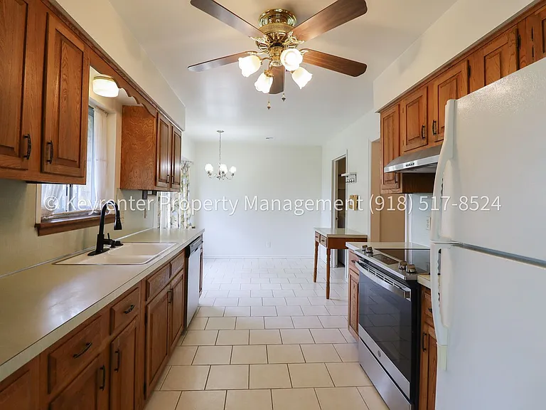 6828 E 47th St S — Photo 18