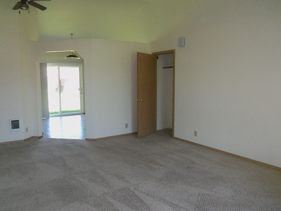 2nd image of 2209 SW Quartz Ave