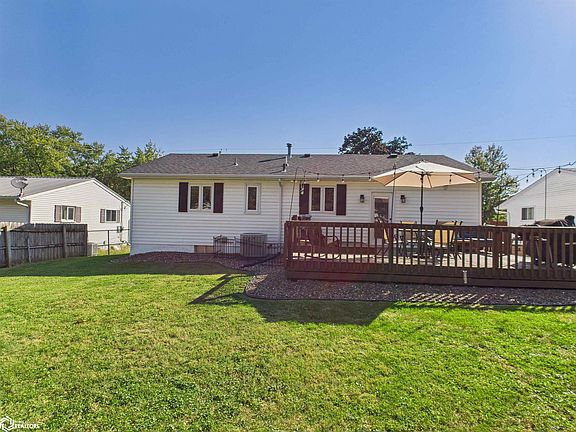 4th image of 2543 Meadowdale St