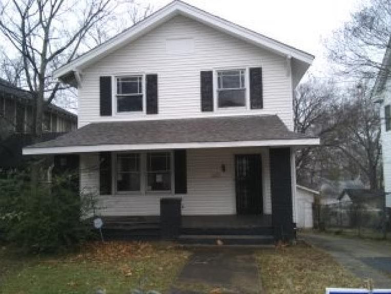 2nd image of 2104 S Summit St