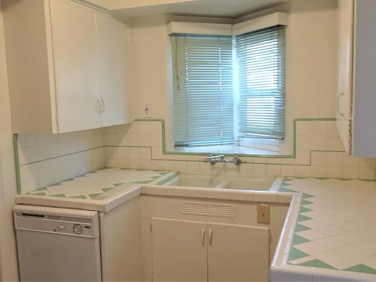 516 W Hedges Ave — Photo 4