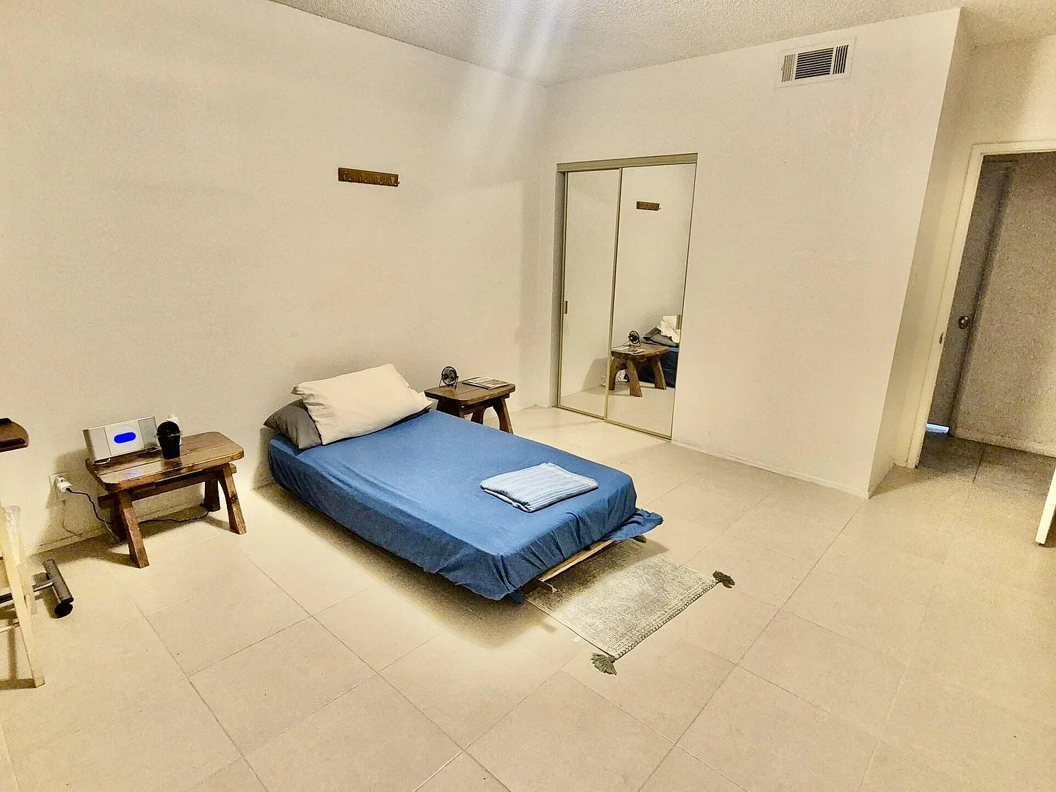 3 bed, 1.0 bath, 1158 sqft, $1,165 — Photo 1