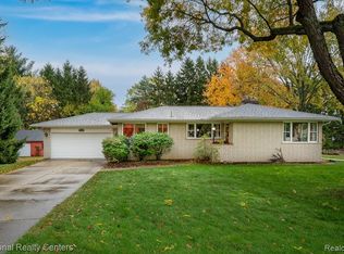 837 Dakota, Rochester Hills, MI 48307