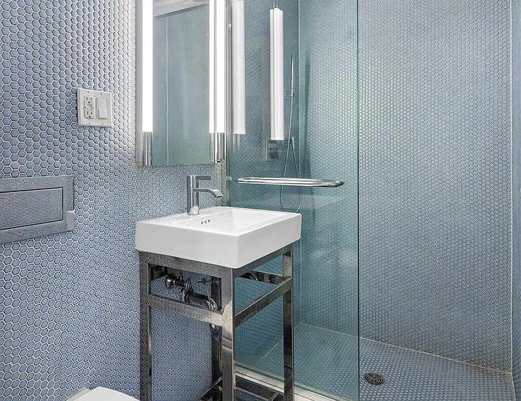 221 E 10th St #6 — Photo 7