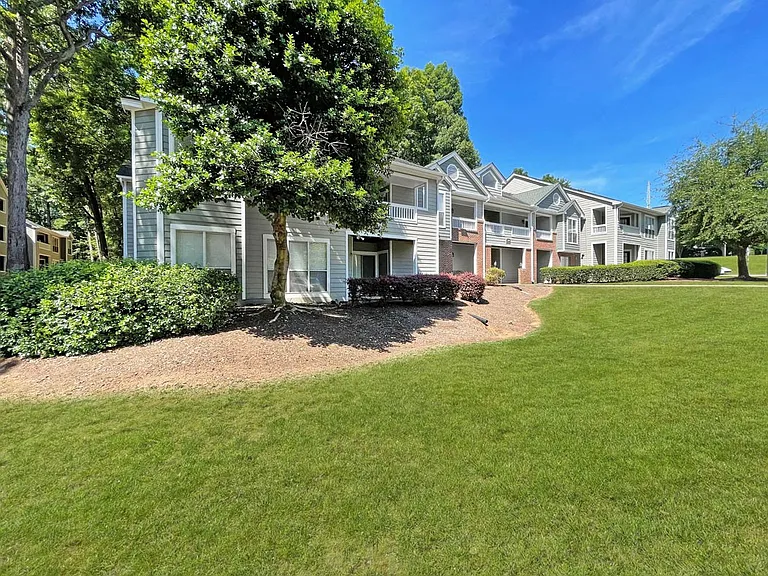 Lexington Farms Apartments — Photo 8