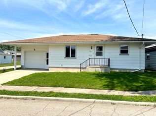 619 9th St, Peru, IL 61354