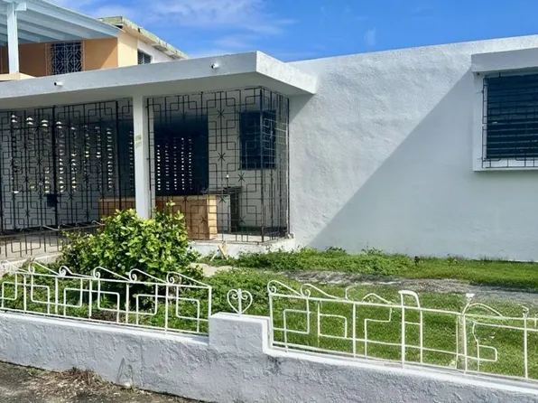 Urb Country Club Calle 240 Num Hv #36, Carolina, PR 00982