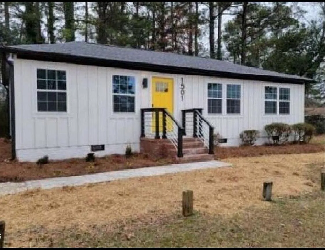 1501 Avondale Dr — Photo 1