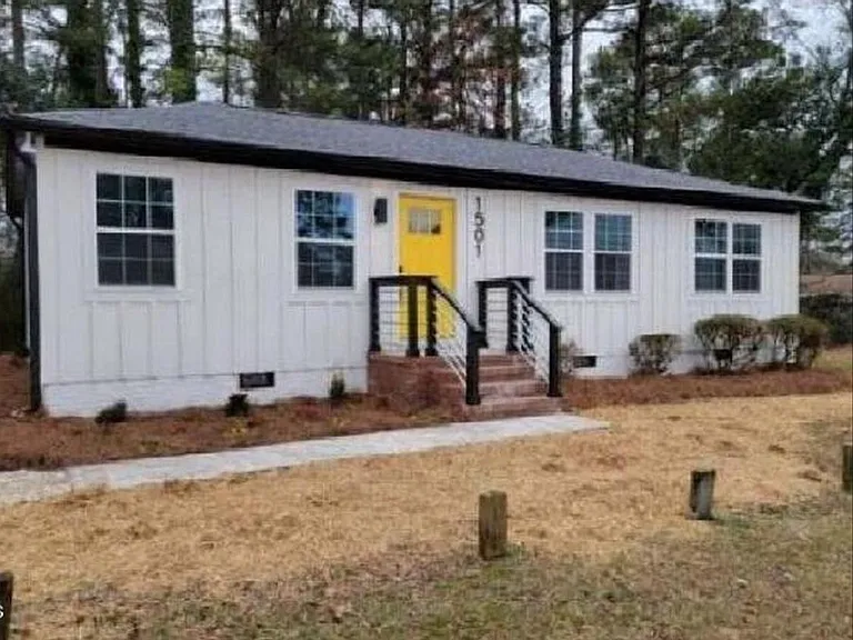 1501 Avondale Dr — Photo 1