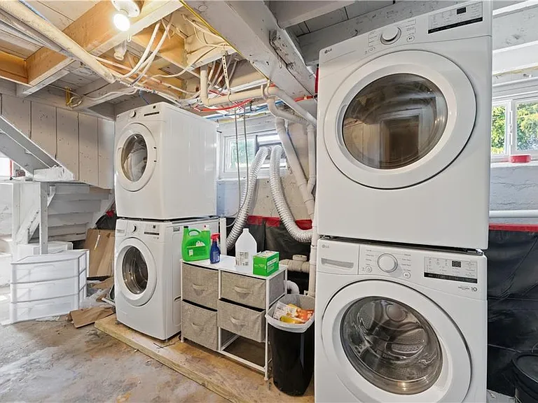 33 Laura St #2 — Photo 38