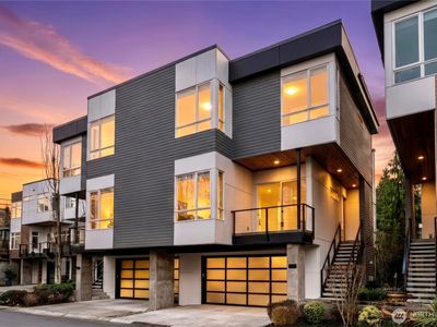 215 4th Court S #8, Kirkland, WA, 98033