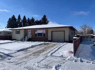 645 8th Ave W, Dickinson, ND 58601