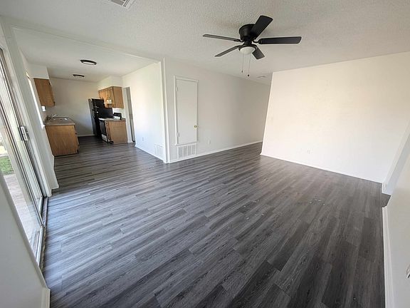 4th image of 407 Lotus Ave