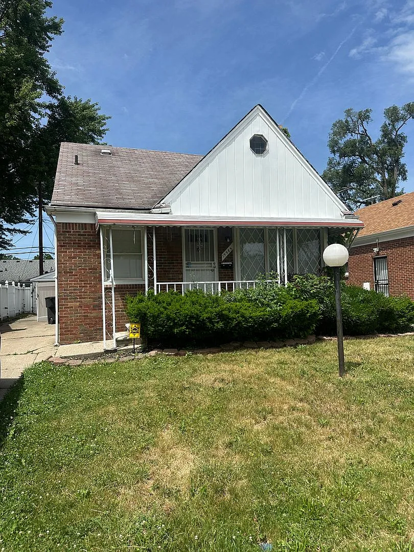 19989 Strathmoor — Photo 1