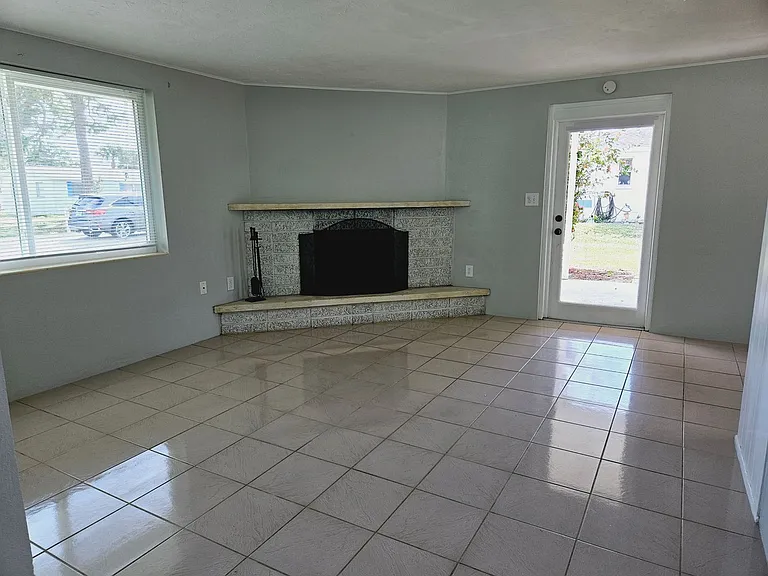 900 Nantucket Rd — Photo 3