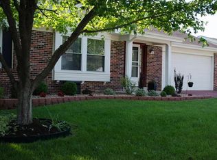 8 Crescent Woods Dr, Saint Peters, MO