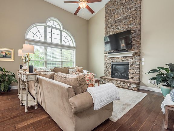 4th image of 1151 Looking Glass Ln