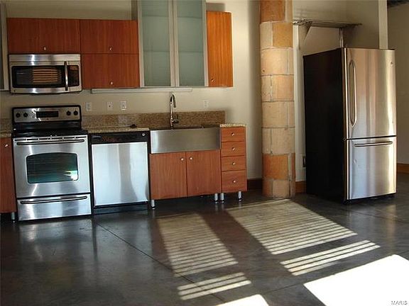 4th image of 2201 Washington Ave #208