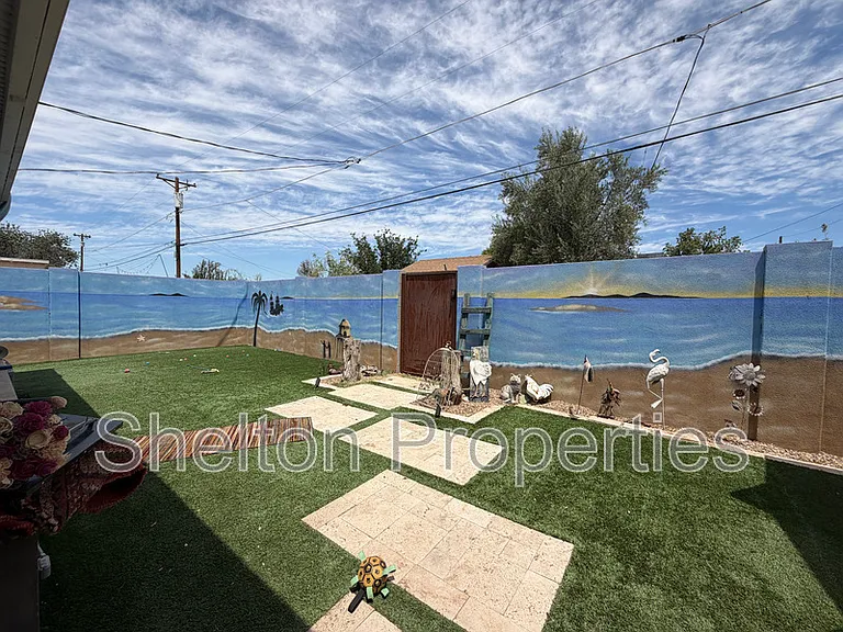 2514 E Fairmount Ave — Photo 27
