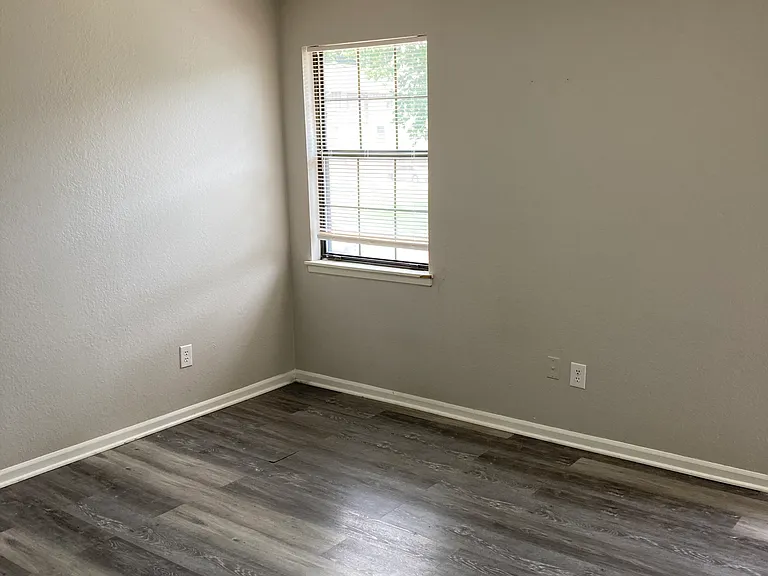 181 NW Zaun Ave #187 — Photo 4