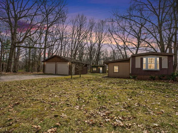 24923 Sandy Beach Dr, Edwardsburg, MI 49112