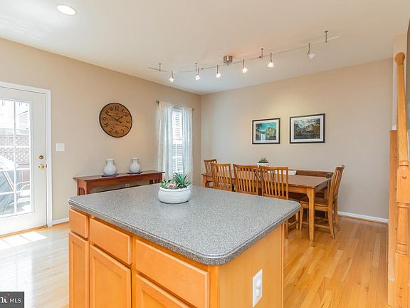 3rd image of 1208 Saunders Dr