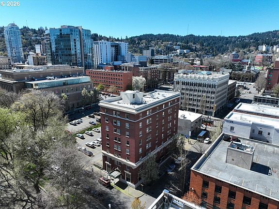 2nd image of 1005 SW Park Ave Unit 605