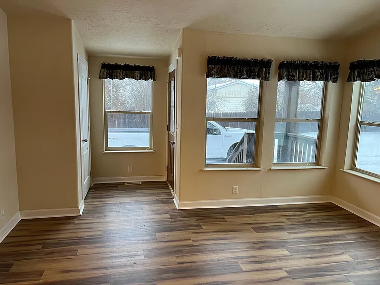 5910 Main St — Photo 2