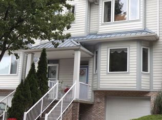 118 Saint Charles Ct, Pittsburgh, PA
