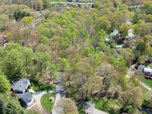10 Deerfield Dr, Woodcliff Lake Boro, NJ 07677