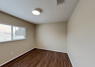 2nd image of 5658 Lovett Oaks