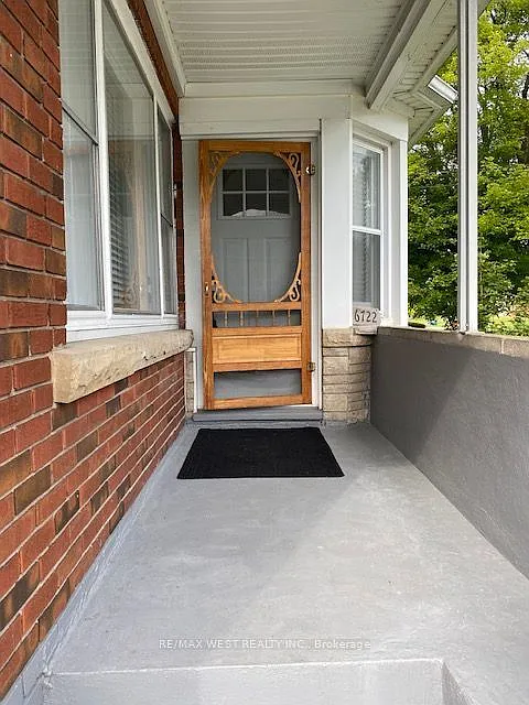 3 bed, $2,300 — Photo 2